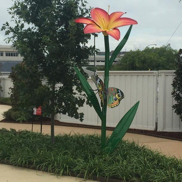 beechwood-sculpture-at-cook-childrens-hospital