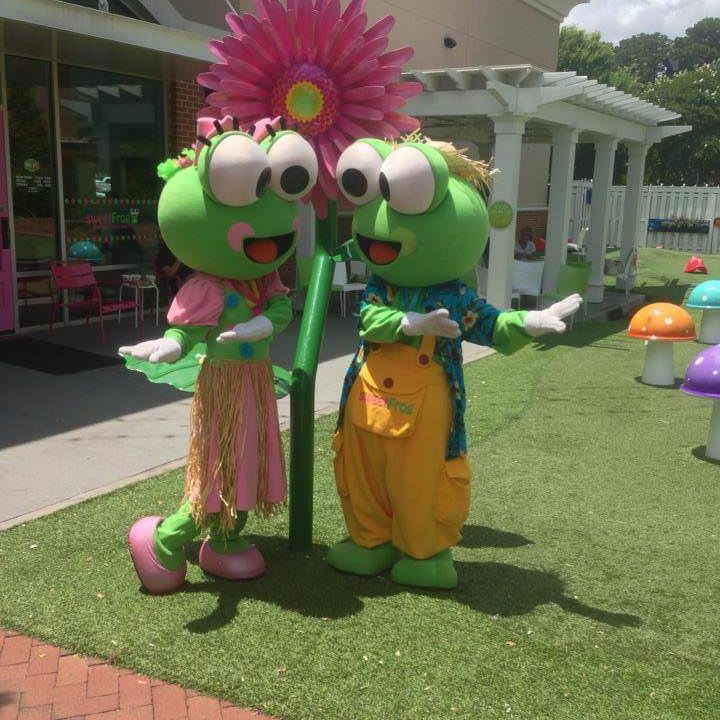 sweet frog statues