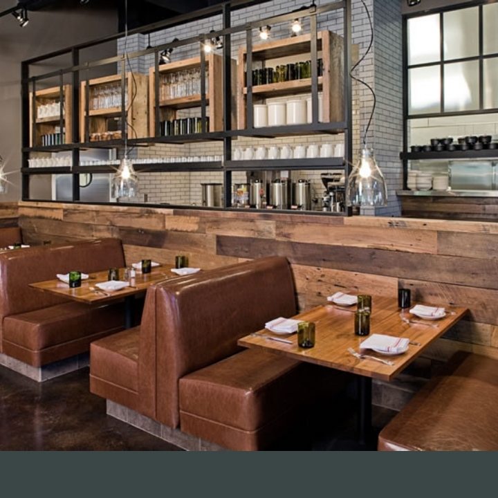 wolfgang puck pizza interior